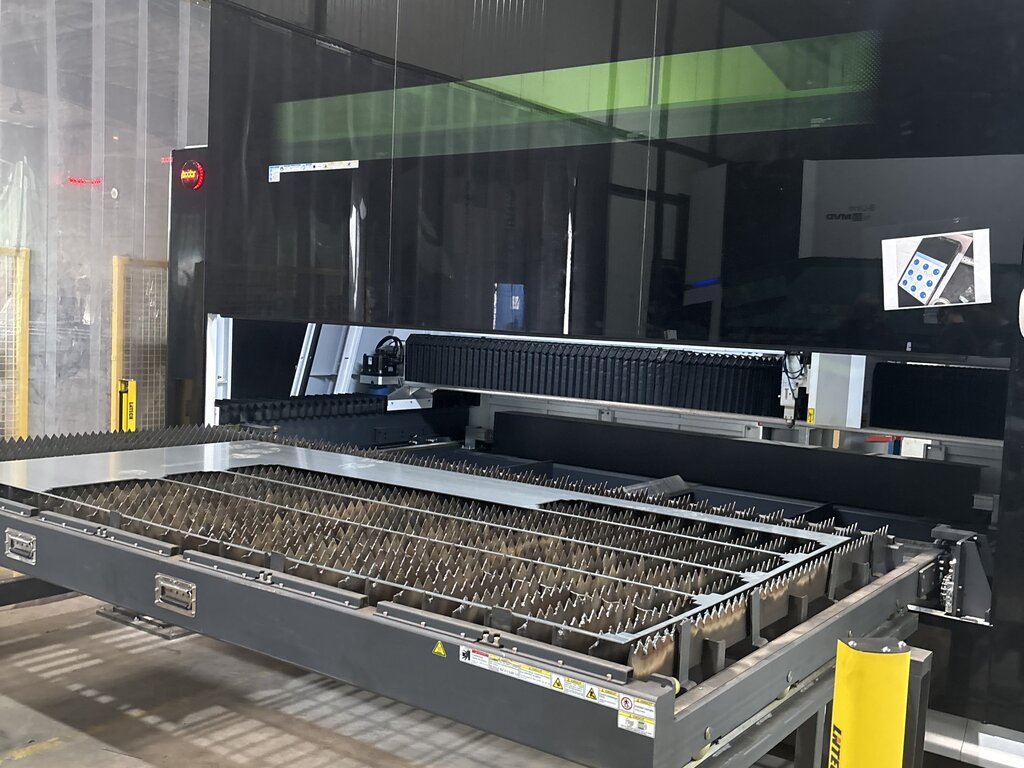 Faserlaser-Schneidanlage bei Metallbau Famulla